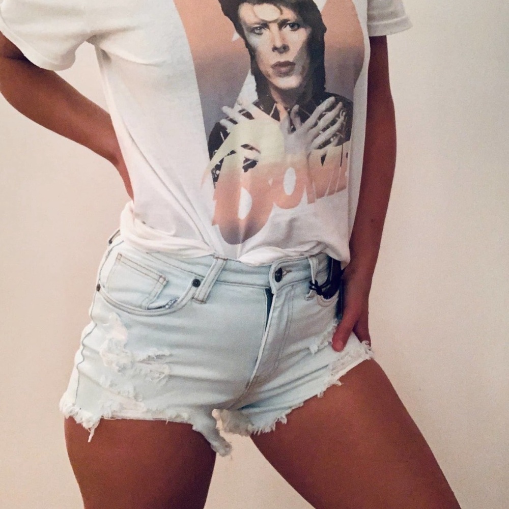 Kendall + Kylie The Icon Short Distressed Light Wash
